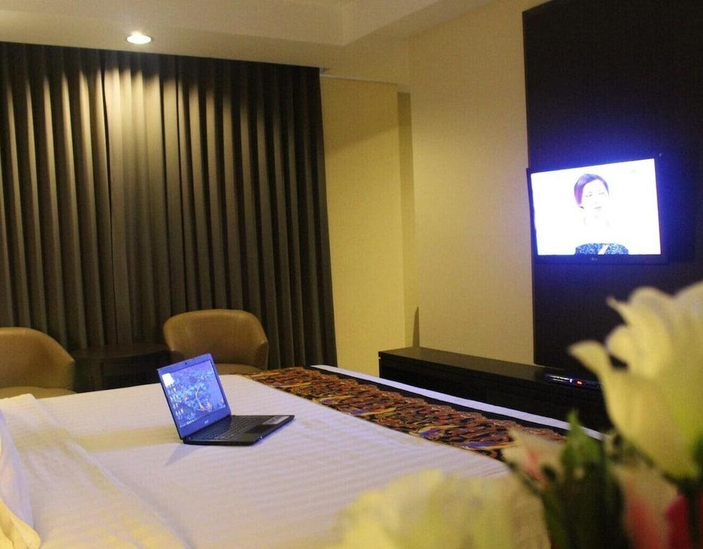 Grand Abe Hotel Jayapura Extérieur photo
