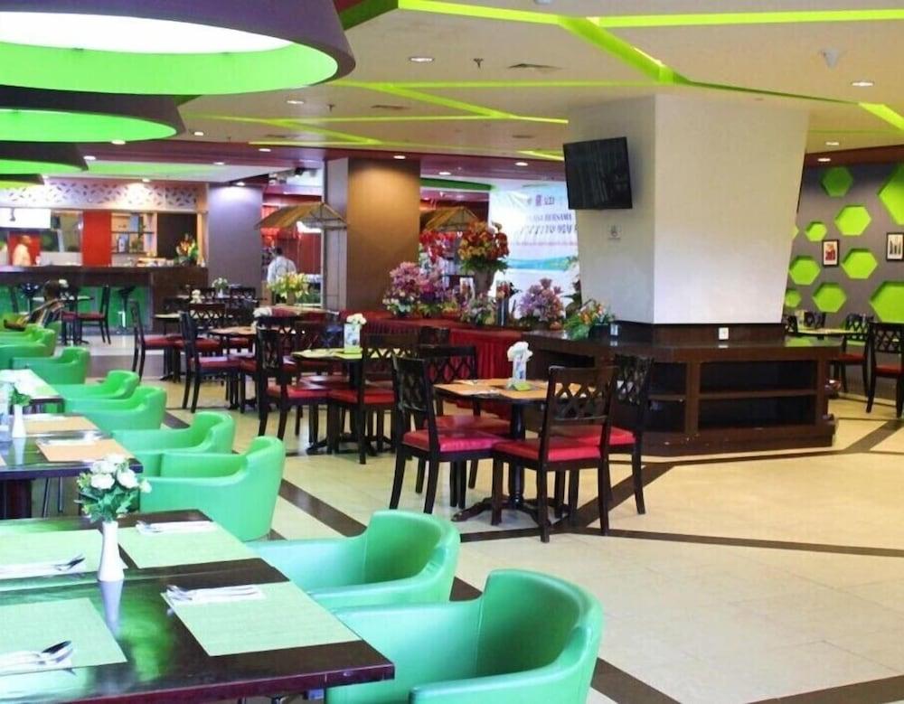 Grand Abe Hotel Jayapura Extérieur photo