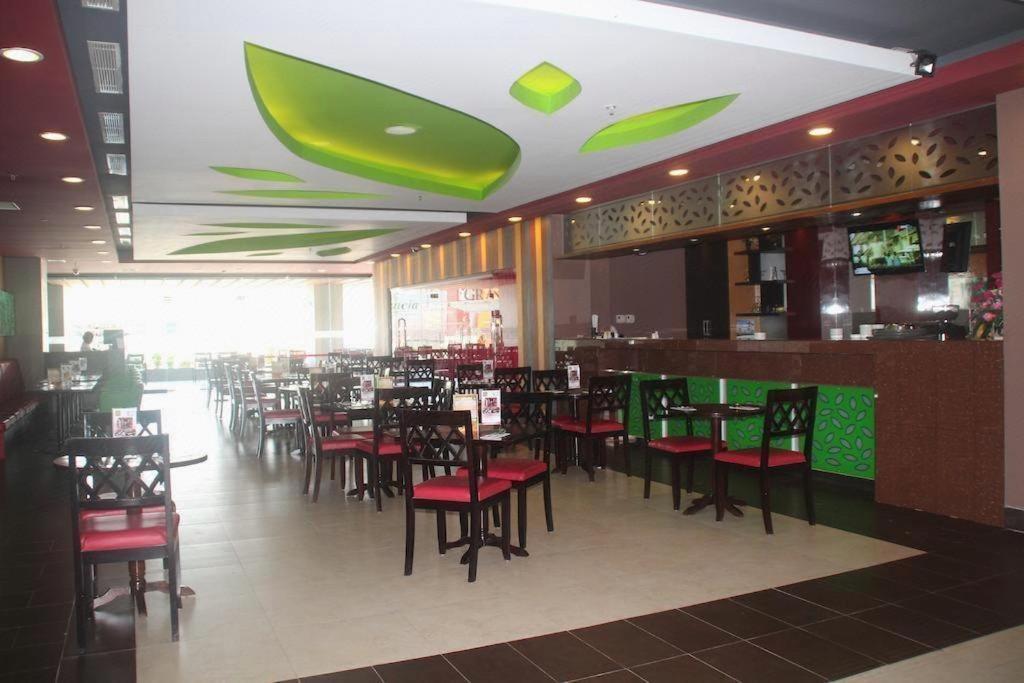 Grand Abe Hotel Jayapura Extérieur photo