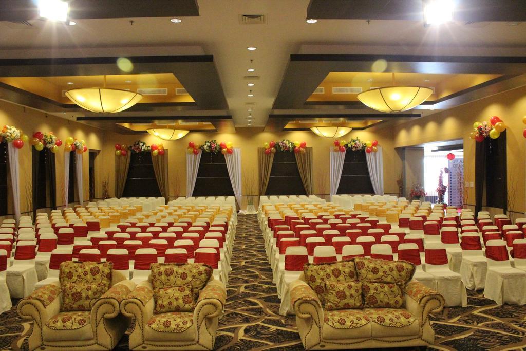 Grand Abe Hotel Jayapura Extérieur photo